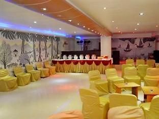 Presidency Landmark Hotel Daman Esterno foto